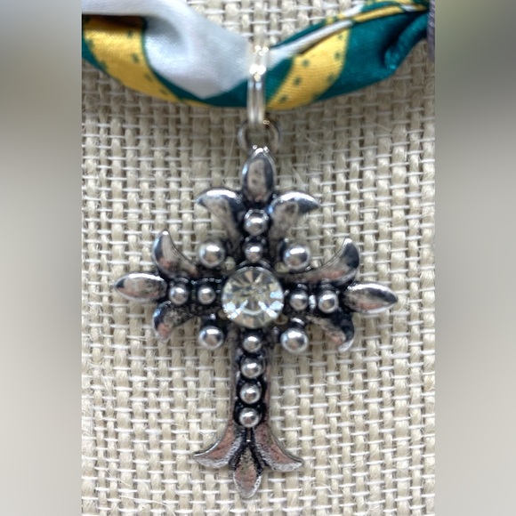 Green/Gray/White Mod Pattern Satin Scarf Necklace w/ Silver Charms Preppy - Picture 6 of 9